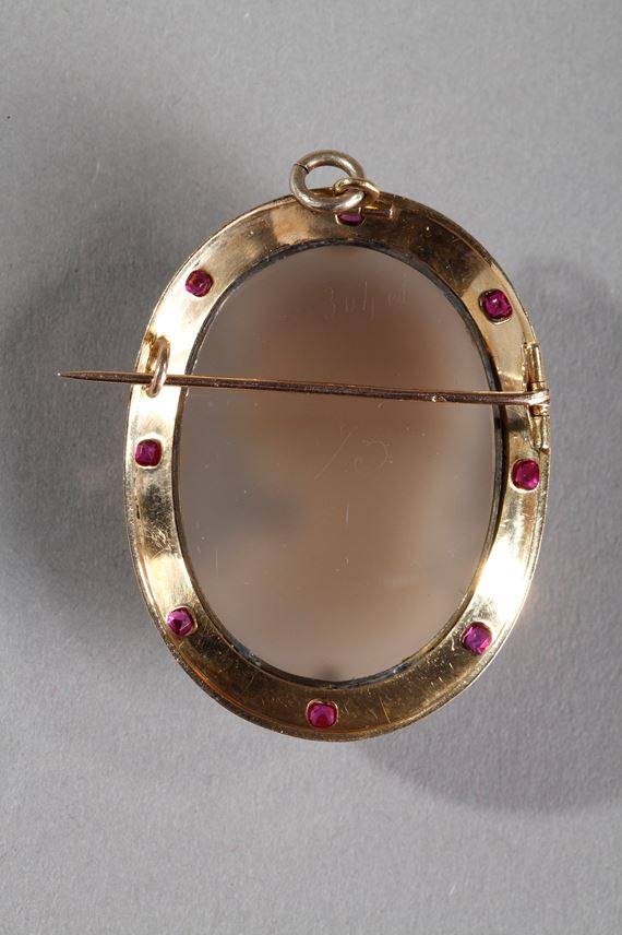 Important cameo mounted on a brooch | MasterArt
